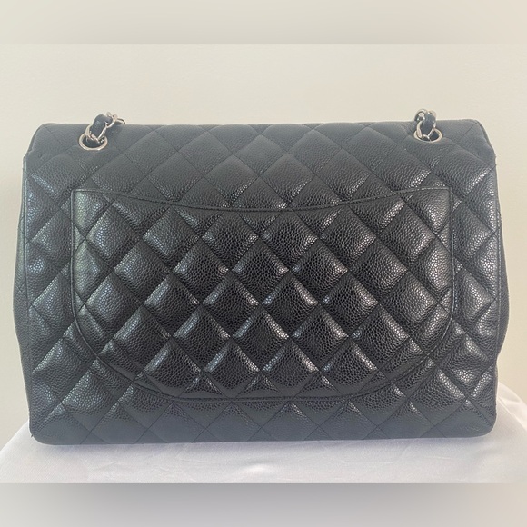 Authentic CHANEL Vintage Timeless Classic Maxi handbag in caviar leather - Picture 2 of 12